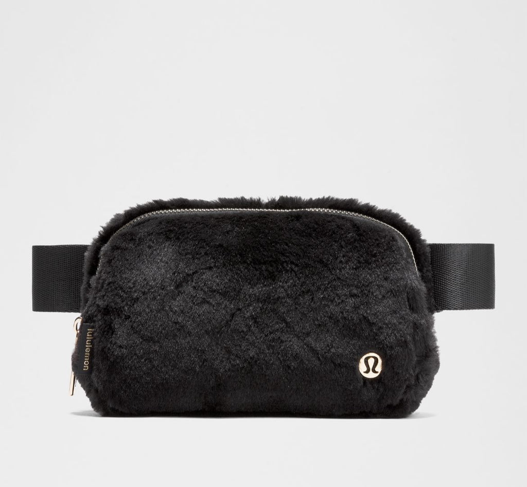 Everywhere Belt Bag Plush Fleece COLOR BLACK/GOLD