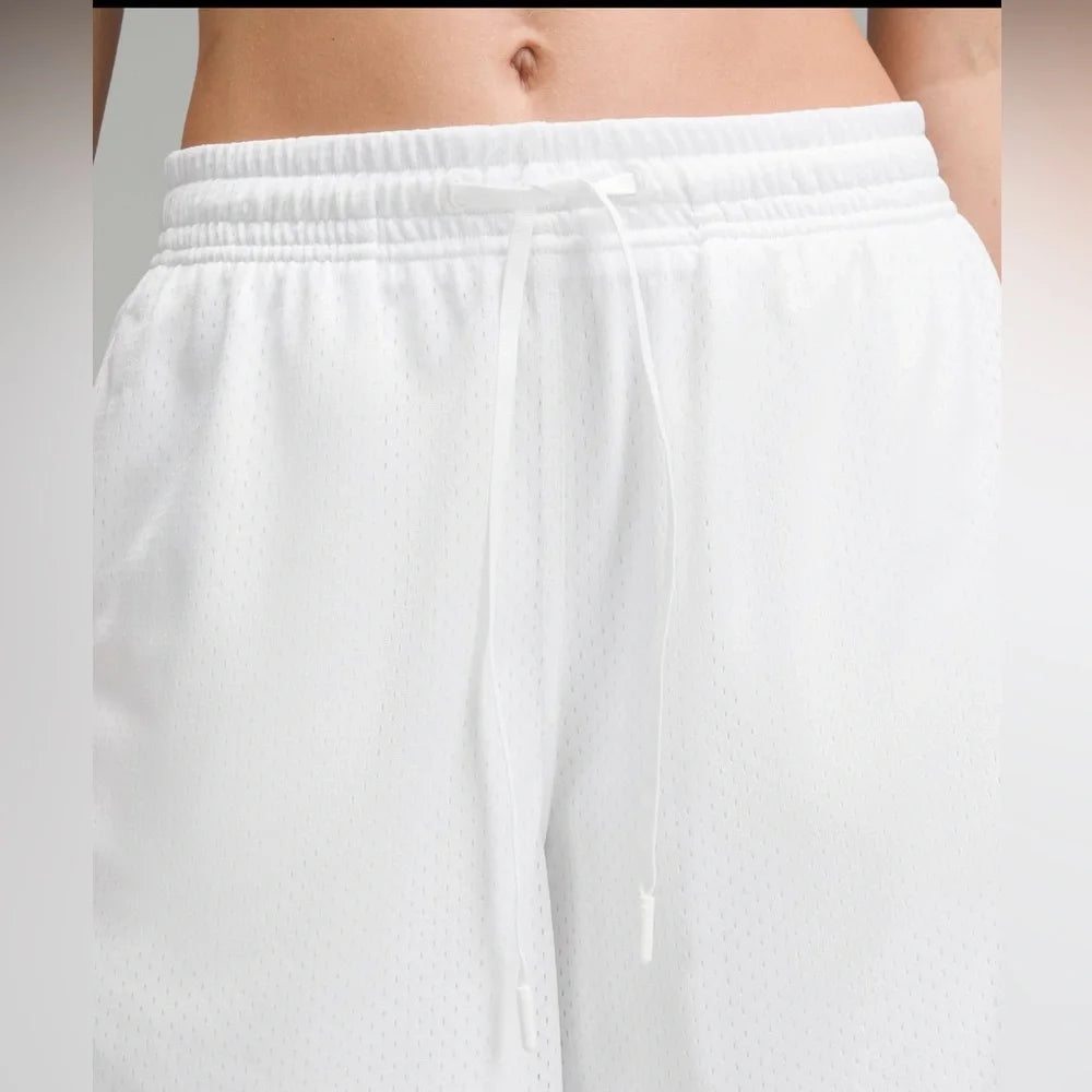 Relaxed-Fit Mesh Training Short 8"