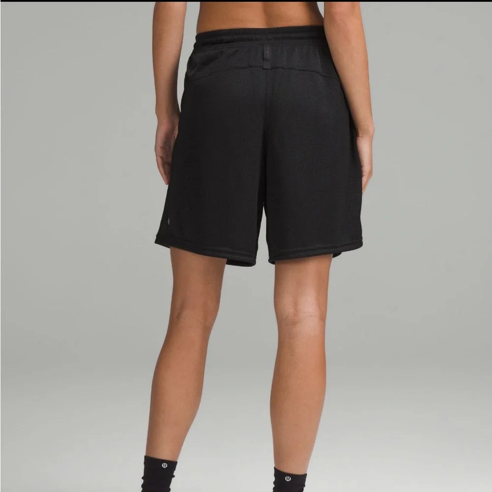 Relaxed-Fit Mesh Training Short 8"