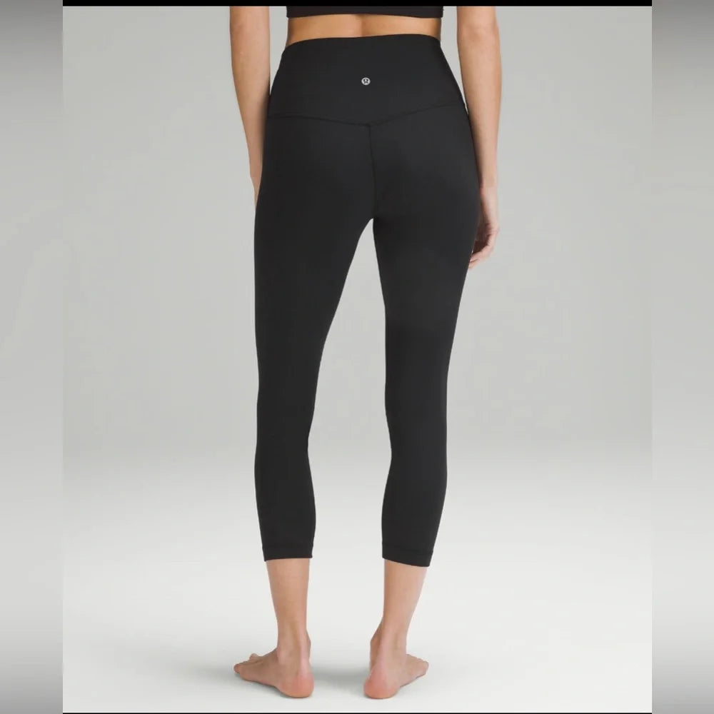 Align™ High-RiseCrop 23". Leggings