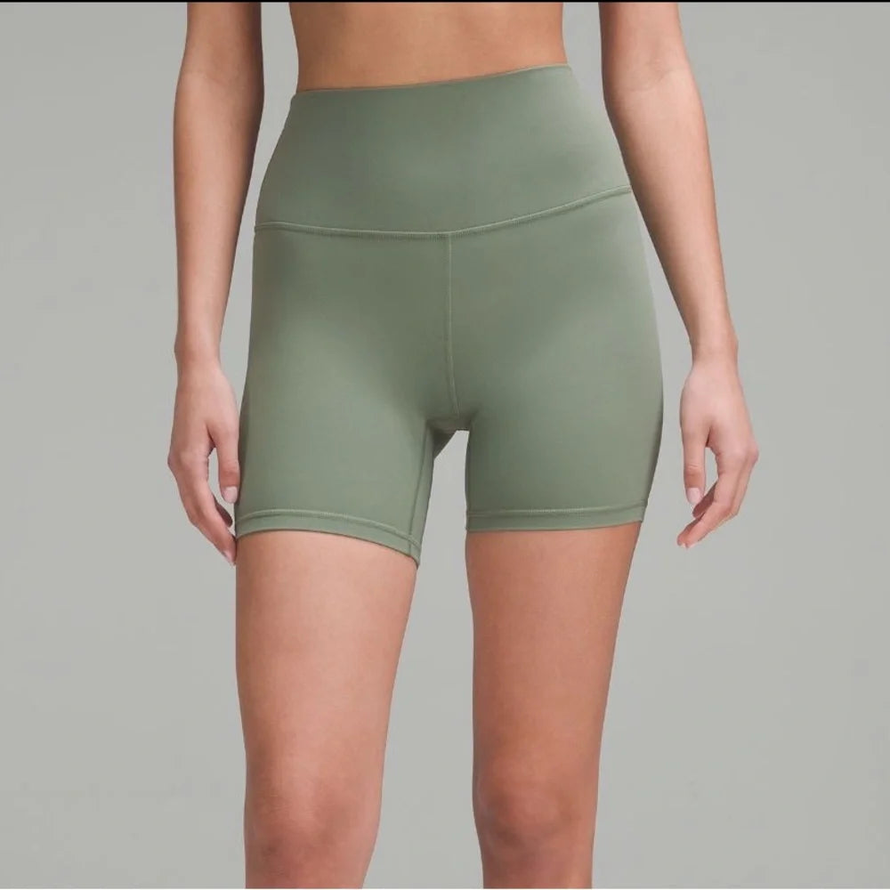 Align™ High-Rise Short 4"